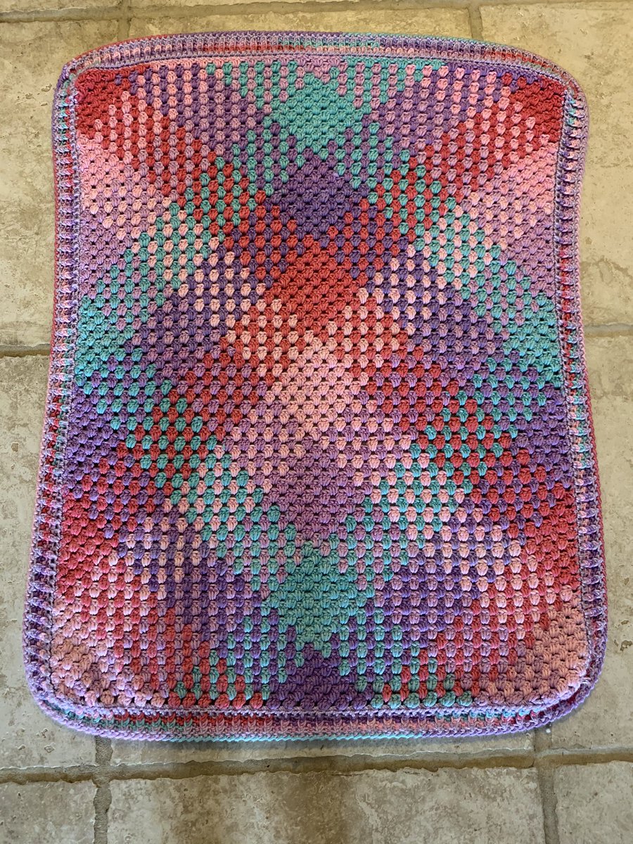 yeoyeoyeosang's tweet photo. Isolating has been good for my “never finished wip” pile, finished another project started in early 2018!
#crochet #plannedpooling #plannedpoolingcrochet https://t.co/4RIxazKI5X