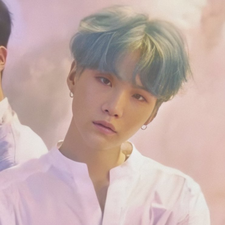 Yoongi’s doll face: a thread