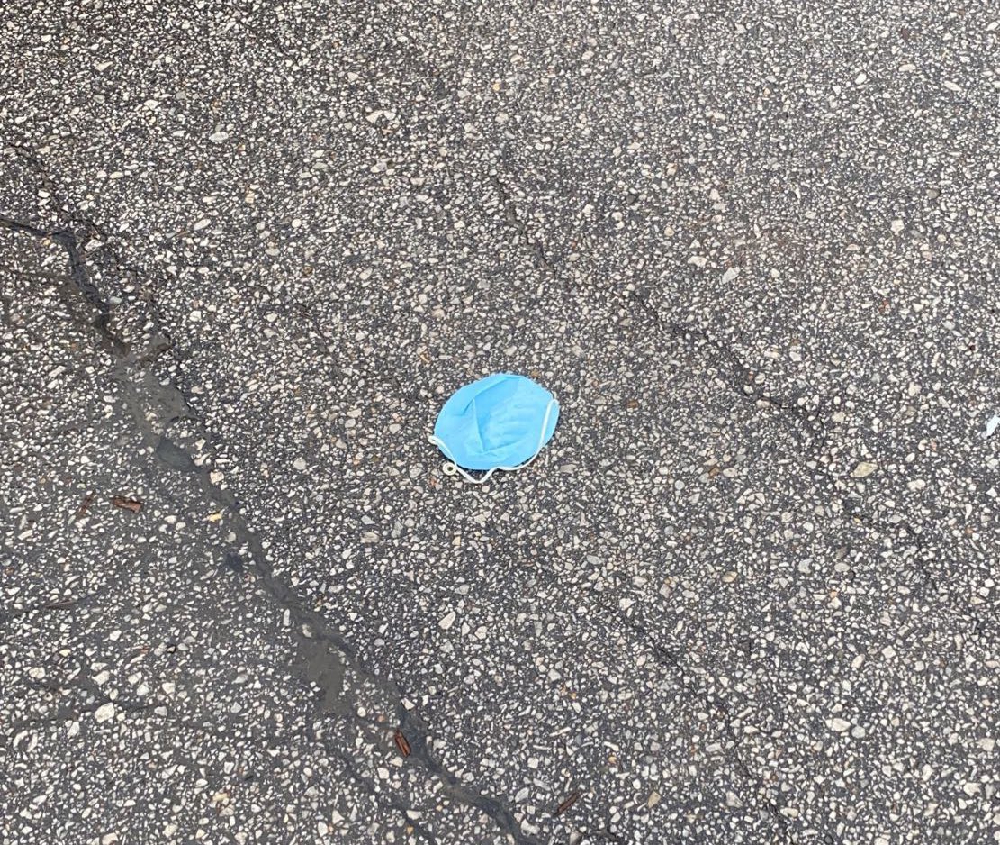 jmagsKC1's tweet photo. Finding used gloves and face masks in parking lots is like the new “finding used condoms in public areas”
#ThrowYourTrashAway 😂 https://t.co/t7GKjyUKhK