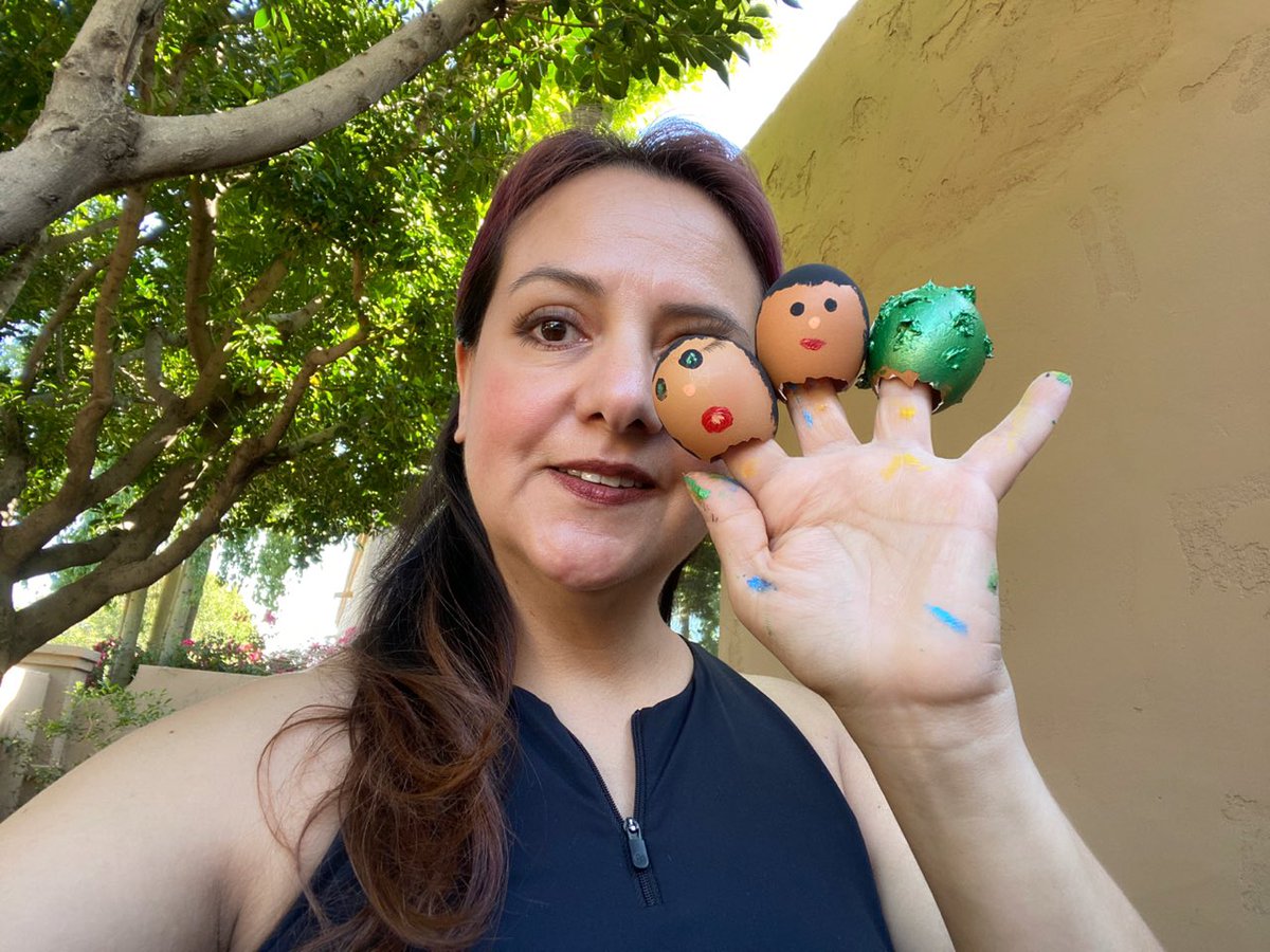 sil_vilchis's tweet photo. Pintando huevos de pascua!! Esta vez hice el coronavirus!! Covid-19 https://t.co/lFhE35aPfe