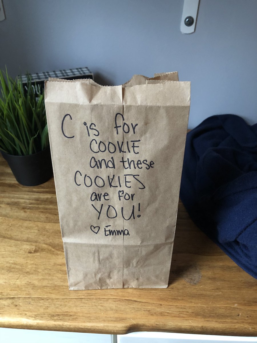goodvibesonlyIM's tweet photo. Just got a bag of cookies dropped off at my door. I’m serious here people, let’s make this a trend! Deliver #coronacookies and tag @goodvibesonlyIM to get posted on our page! https://t.co/RAzOkzbIL3