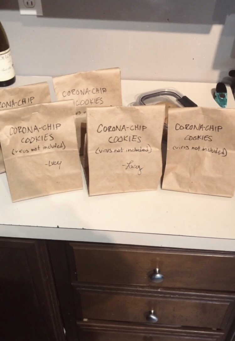 goodvibesonlyIM's tweet photo. Just got a bag of cookies dropped off at my door. I’m serious here people, let’s make this a trend! Deliver #coronacookies and tag @goodvibesonlyIM to get posted on our page! https://t.co/RAzOkzbIL3