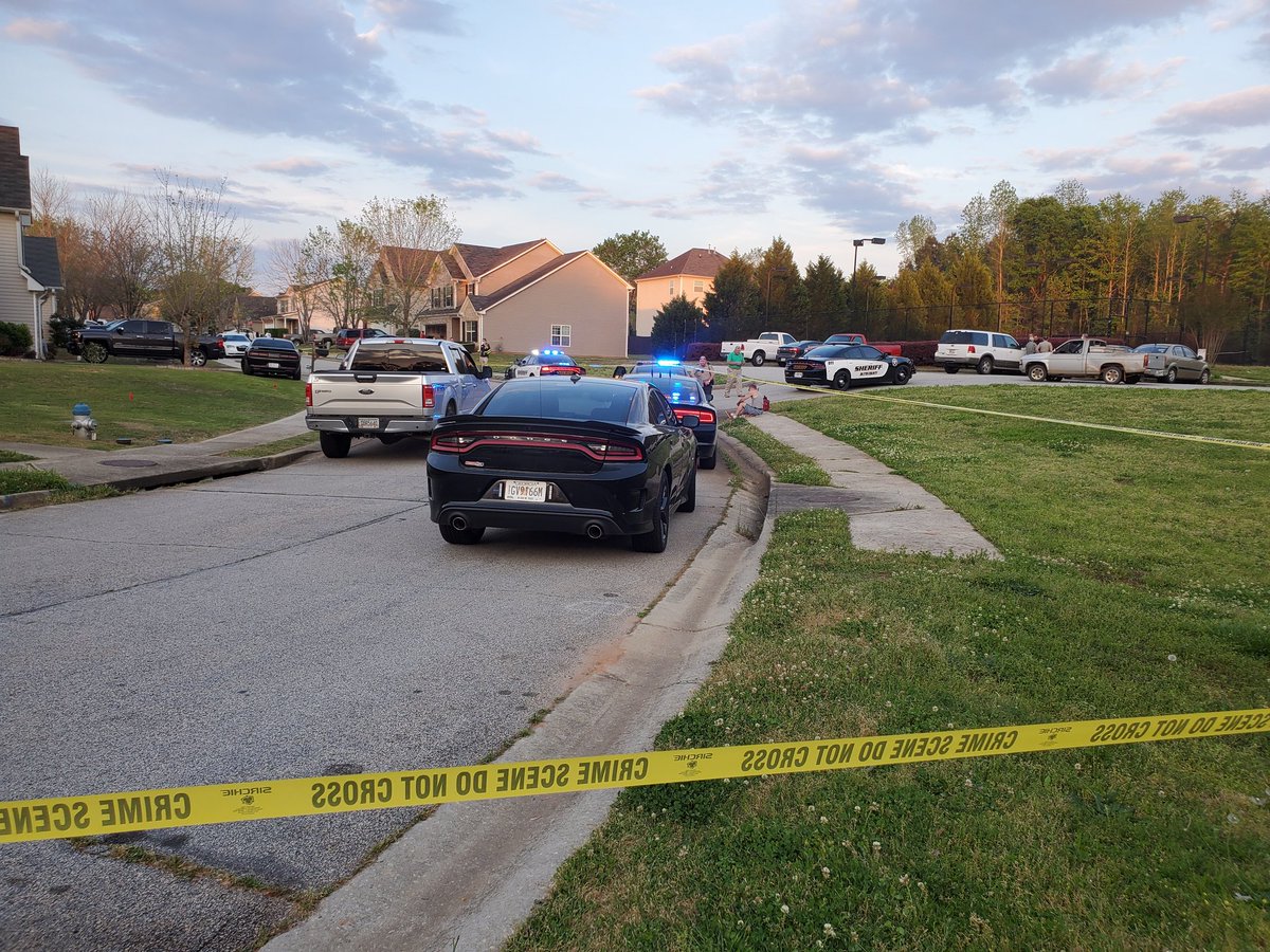 JordanFox5TV's tweet photo. Butts County officers are on the scene of a shooting investigation that occurred near a park in Jackson, GA where I'm told one man is deceased. @FOX5Atlanta https://t.co/vqD15RFipB
