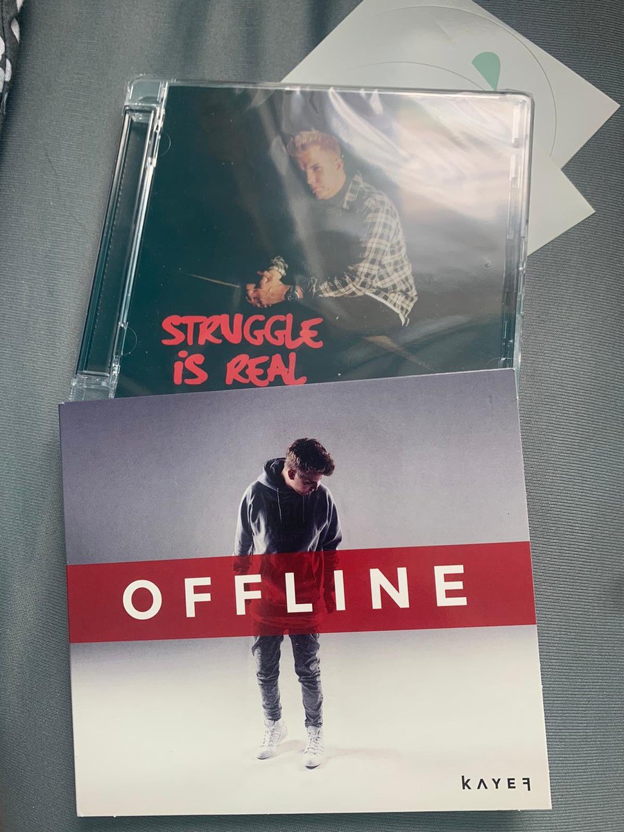MsEchelon19's tweet photo. Das Album ist da 😍 danke auch für das tolle Geschenk , das du dazugepackt hast 🤩🙏🏻@kayefofficial https://t.co/nv5sGWnGy2