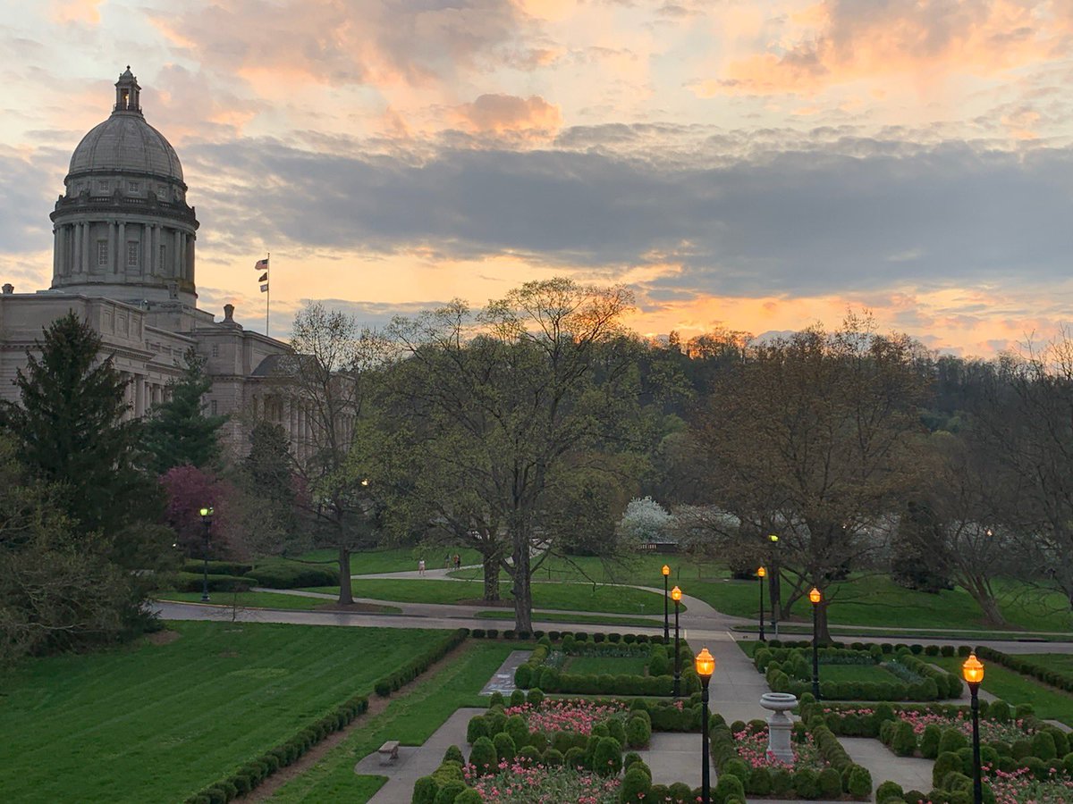 As another night sets on the Commonwealth, remember that we will make it through this together. ^AB 

#TogetherKy #TeamKentucky #Patriot