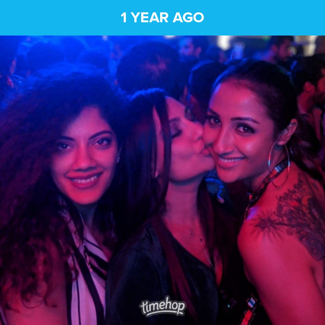 MissMalini's tweet photo. Also dreaming of BFF cuddles! @parulkakad @Reisha3 😘 https://t.co/M2H26ZohRV