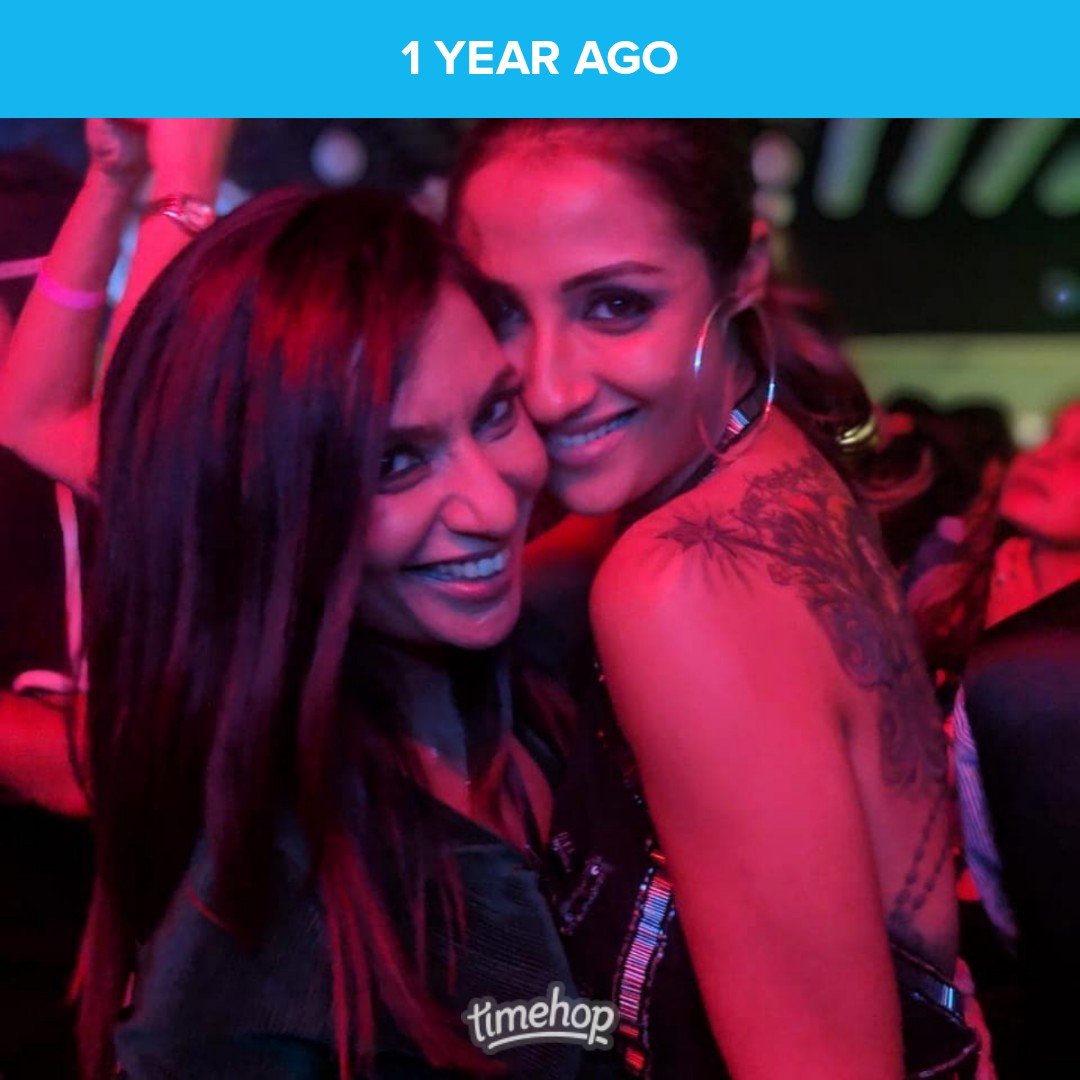 MissMalini's tweet photo. Also dreaming of BFF cuddles! @parulkakad @Reisha3 😘 https://t.co/M2H26ZohRV