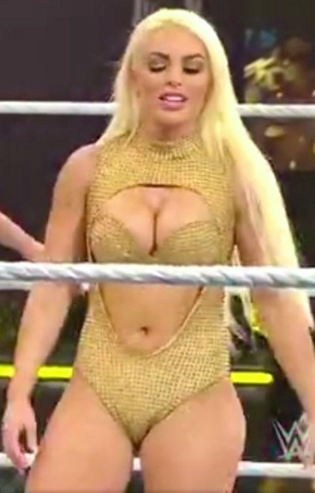 “Best #Wrestlemania gear: Mandy Rose🏆

#WWE #Wrestlemania3...