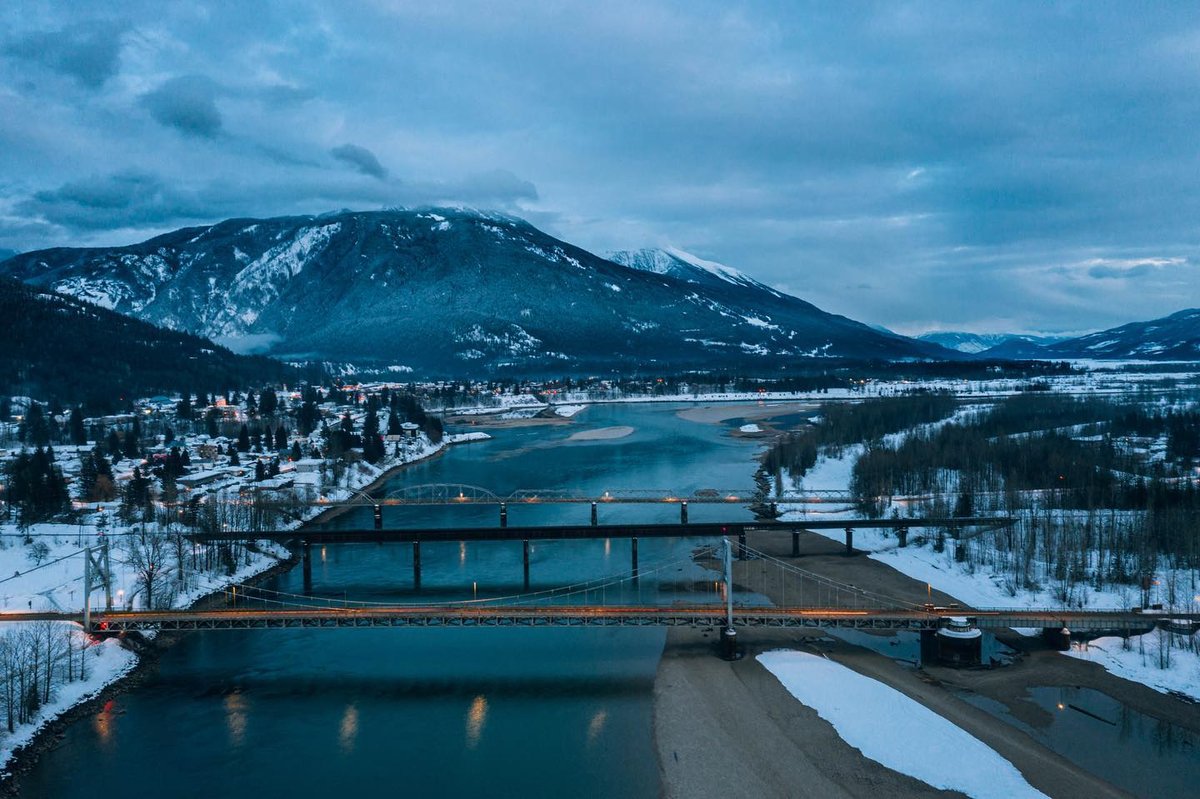 Tranquil landscapes to distract us from turbulent times.⁠
⁠
📸@weltyfanatic⁠
#TheRealStoke #Revelstoke #ExploreBCLater