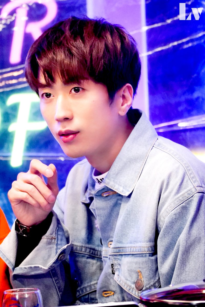 tohlvhot's tweet photo. 축🧡원탄절🧡축
🎉🥳🤹‍♀️👑🎊🎁

해피워니데이🧡
J 투더 a 투더 e투더 won🧡

(흑흑 보정 다해두고 외장 두고와서 날짜 맞게 못 올린 큰 죄 😭🙏)

#에쵸티 #hot #HIGHFIVEOFTEENAGERS #foreverhot #hot콘서트 #이재원 #leejaewon #HAPPY_JAEWON_DAY #J_WANT https://t.co/wcnxRQMob3
