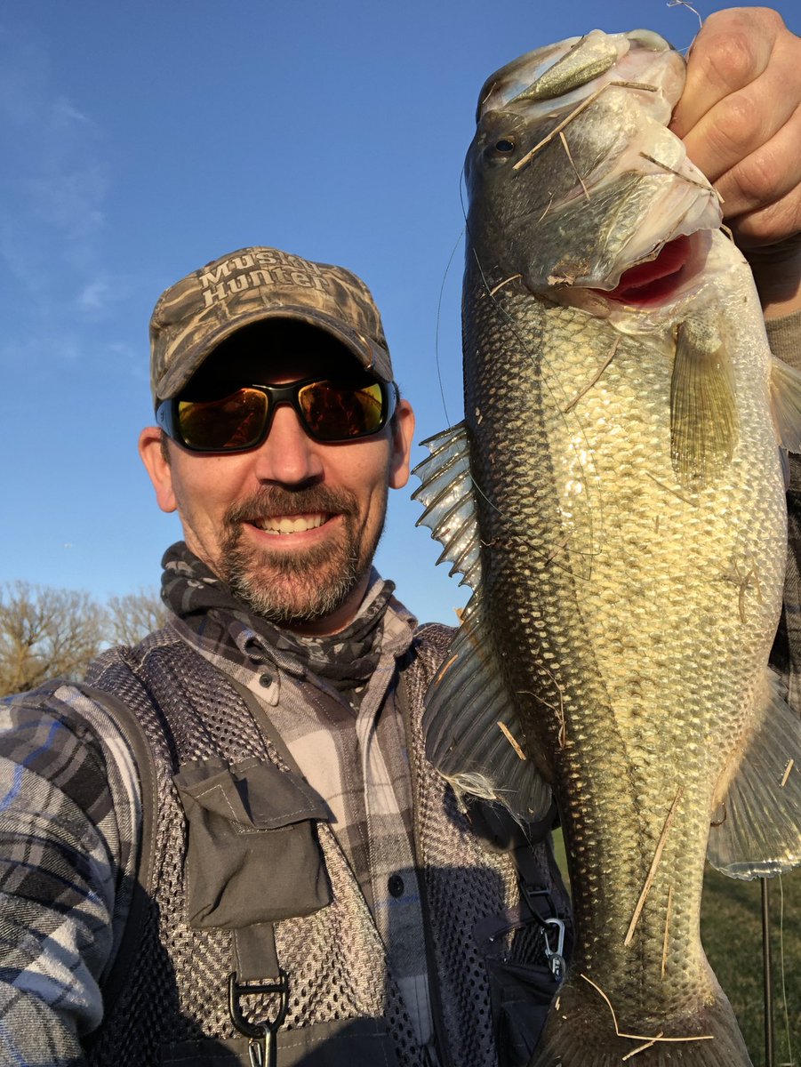pe4everykid's tweet photo. Topped off the day with another decent bass this evening at a local pond. @StrikeKingLures black 1/4oz Bitsy Bug jig with a @NetBaitLures Paca chunk trailer. #chokedit #bassfishing #lastdayofspringbreak https://t.co/jzKIh3BkAo