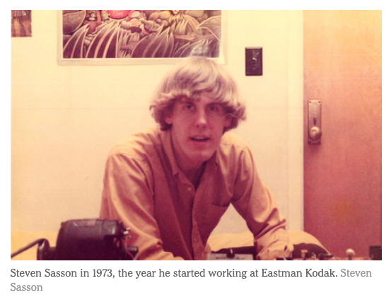 (4/n) The 1st digital camera was built in '75 by Steve Sasson at Kodak: “[Kodak execs] were convinced that no one would ever want to look at their pictures on a screen.” The image was captured on a cassette tape, which could then be shown on a TV screen via a playback computer.