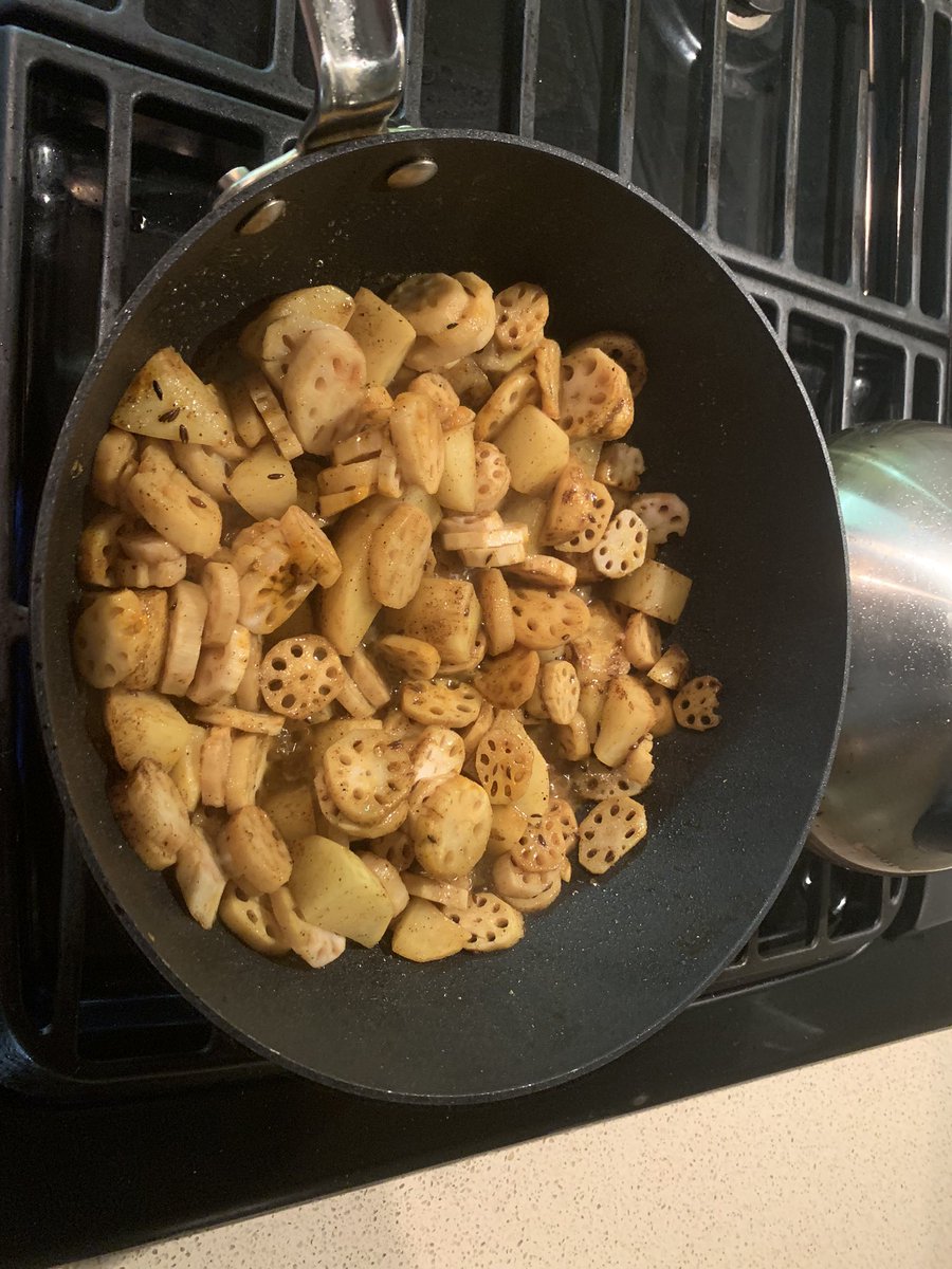 KapuriaMD's tweet photo. #cookingwithcovid ala @stevenbollipo can anyone guess this vegetable?? https://t.co/yrapnbcD3j
