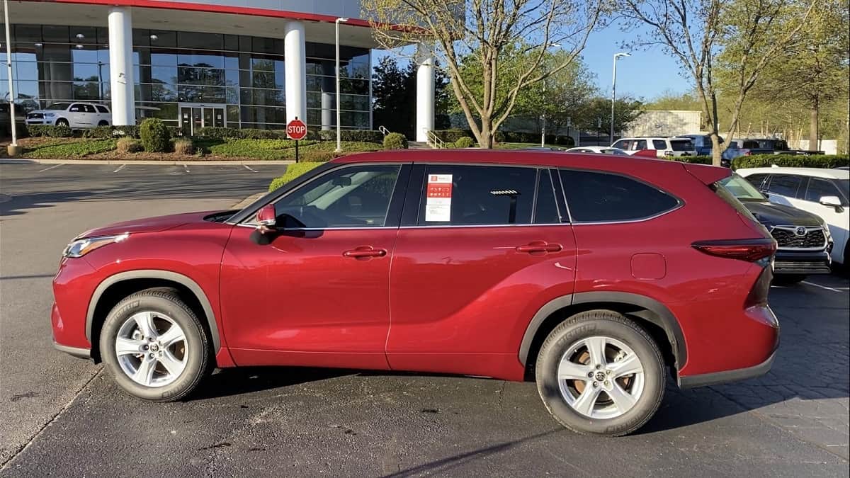 Toyotajeff1's tweet photo. See all 8 colors for 2020 Toyota Highlander together. What ones are your favorites? https://t.co/dKiyogXocr @torquenewsauto @Toyota @ToyotaMotorCorp #highlander #toyotahighlander #2020highlander #letsgoplaces #Toyota https://t.co/aI9tMUBote