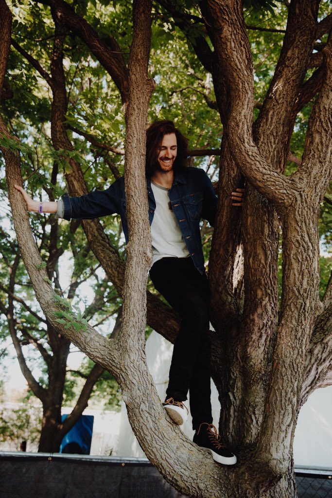 Hozier in the woods somewhere A thread: