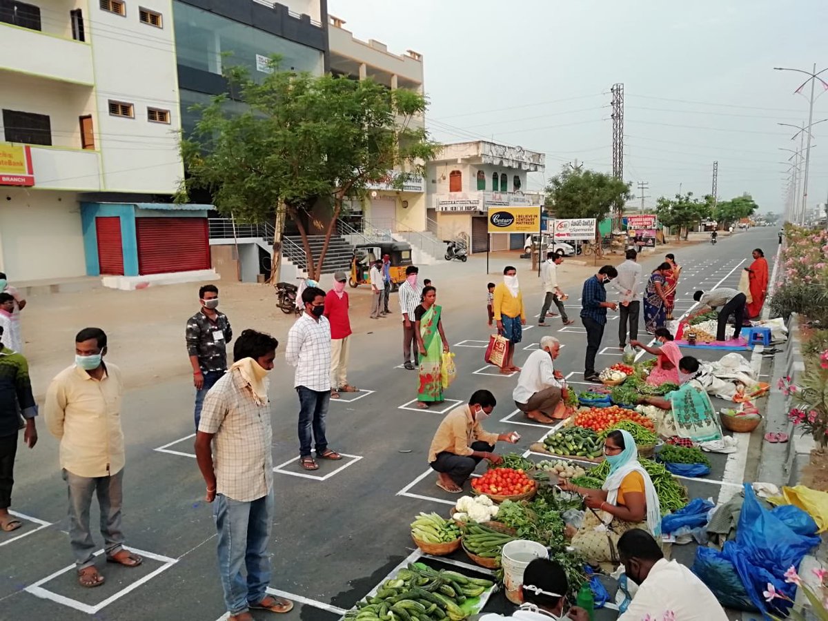 musharraf_ias's tweet photo. Decentralised #VegetableMarkets in #Nirmal
A market within 500mts of every household in town. Roads washed, disinfected & converted
All essentials are available within walkable distance, hence vehicular usage has come down greatly
#StayHomeStaySafe
@KTRTRS @arvindkumar_ias https://t.co/kuOw1J2mmv