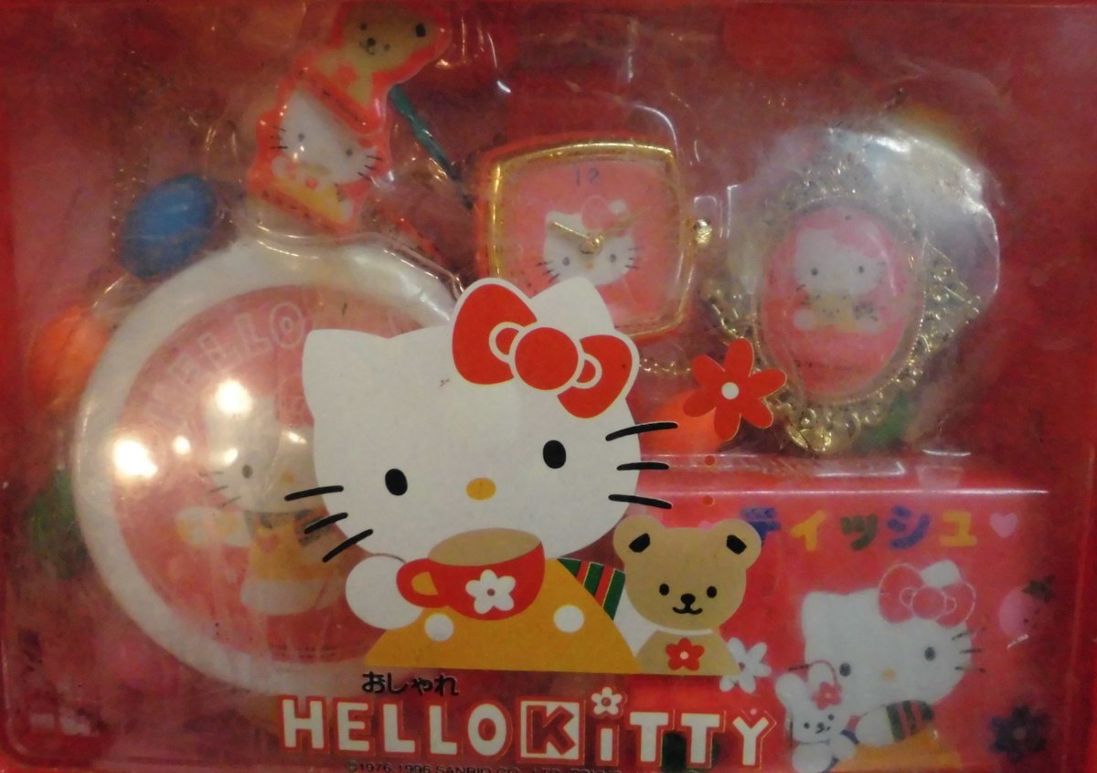 まんだらけ なんや V Twitter キティのバッグの中身はこんなです 開けてお見せできないのは鍵が未開封だから そして鍵も可愛い 扱っているのは4階なんや 道に迷ったらとにかくまんだらけのエプロン付けてる人に声をかけてください ブロードウェイ内そこら