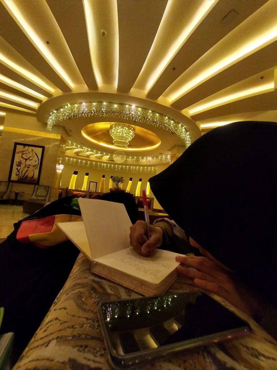 Alfisitnur1's tweet photo. Tuangkanlah karya-mu dalam secarik kertas, konseplah jalan menggapai mimpimu, berusaha, dan tak lupa berdo'a😊 https://t.co/P3eCviVKLo