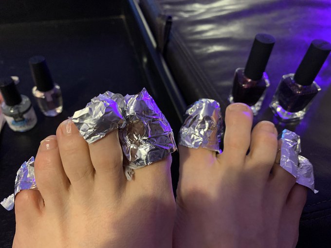 This is me attempting to do my toes... https://t.co/idJ50pKha3<a href="/tag/footfetish"class="tags"><span>#footfetish</span></a><a href="/tag/feet"class="tags"><span>#feet</span></a>