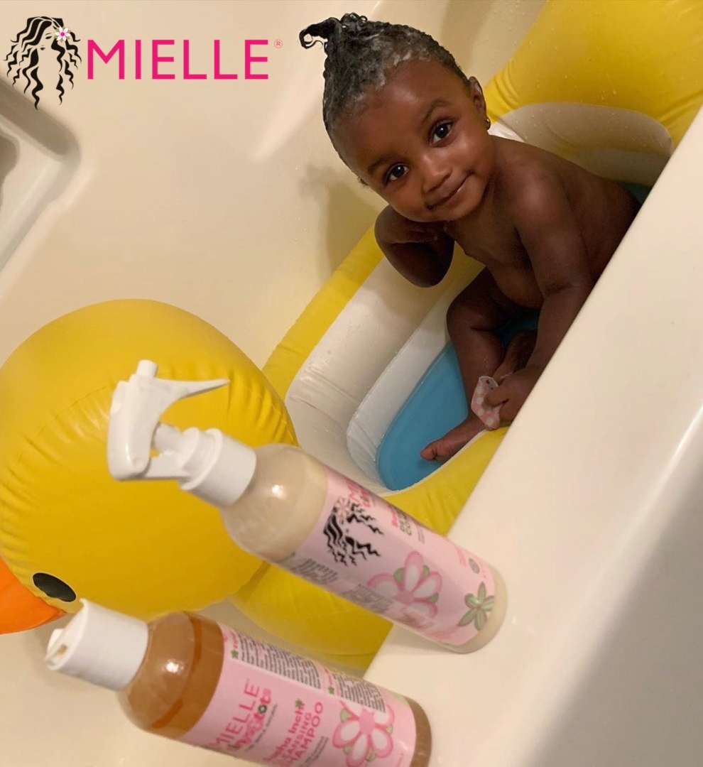 MielleOrganics's tweet photo. #MiniMavens need love too 💕😍Head over to https://t.co/PgX3jv1Gju and grab the Sacha Inchi Tiny and Tots Collection for your #MiniMe Choosing the right hair care products for your little ones is now simpler. 📸: @thegiftofsummerraine
#Mielleorganics #Miellemavens #Miell #hair https://t.co/vWNk3etxL2