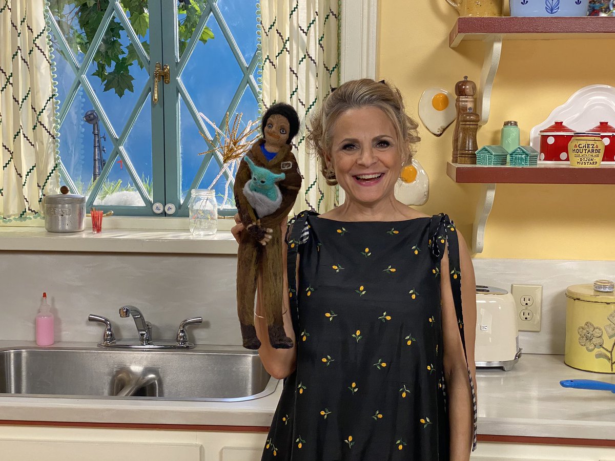 AHWAmySedaris's tweet photo. When @starwars and @athomewithamysedaris collide! Amy on the set of Season 3 with a felt and wool replica doll crafted of her character #PeliMotto and #BabyYoda from @themandalorian, made by friend of the show Marcel Dzama’s father! #CharacterCrossover #AtHomeWithAmySedaris https://t.co/NSIgyWeYpX