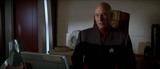 I see you, Mintakans tapestry (over the back of the chair). They gave that to Picard in TNG's "Who Watches the Watchers."  #FirstContact