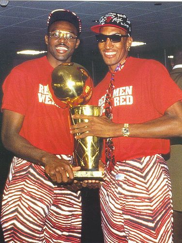 T-shirts. Hats. That sweet, sweet Zubaz.The 1990s Bulls were a merchandising machine. Let's take a look back at the classics, the caricatures and the obscure. Tweet me your photos here, or send to 6ringsbook@gmail.com!A thread. Ongoing. http://readjack.substack.com 