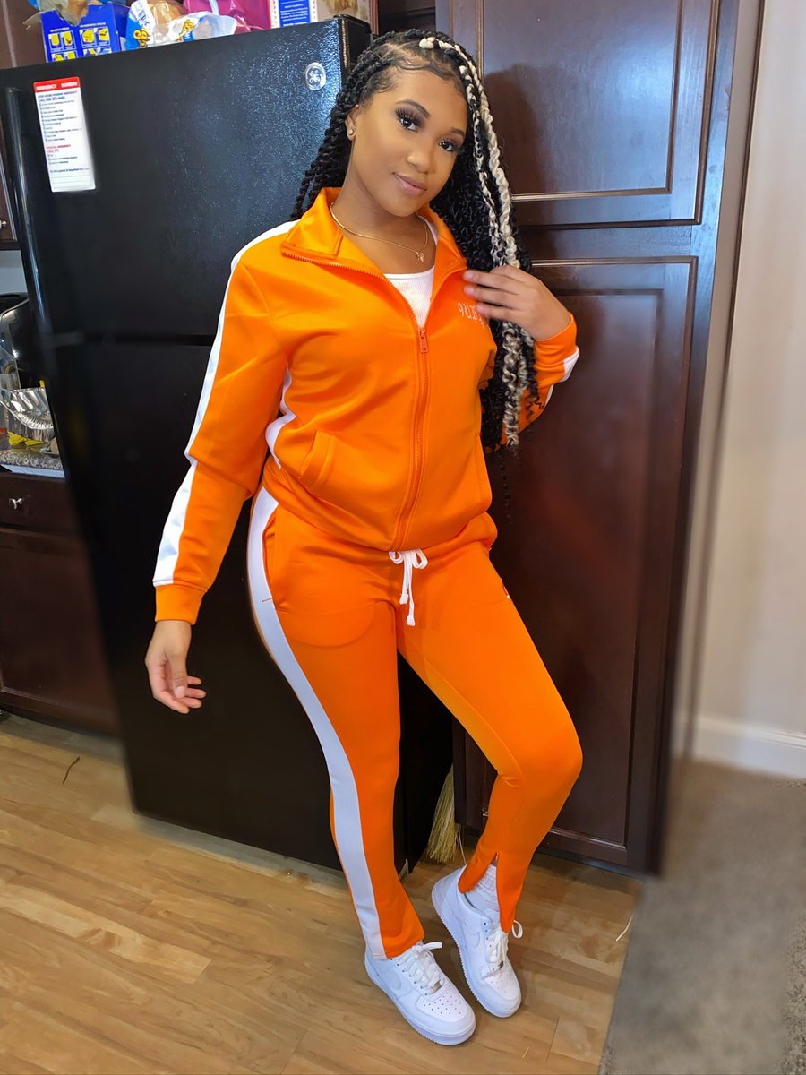ms_TAYEE's tweet photo. Orange just might be my new favorite color 🧡 https://t.co/nqrbkFH0dd