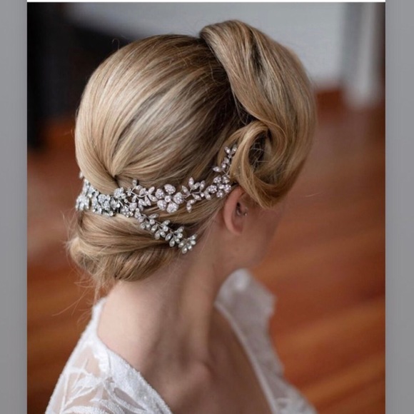 next_treasure's tweet photo. So good I had to share! Check out all the items I'm loving on @Poshmarkapp from @scorpiomvp #poshmark #fashion #style #shopmycloset #brandymelville #pronovias: https://t.co/1ua38dvUT6 https://t.co/CKSgaHdXFy