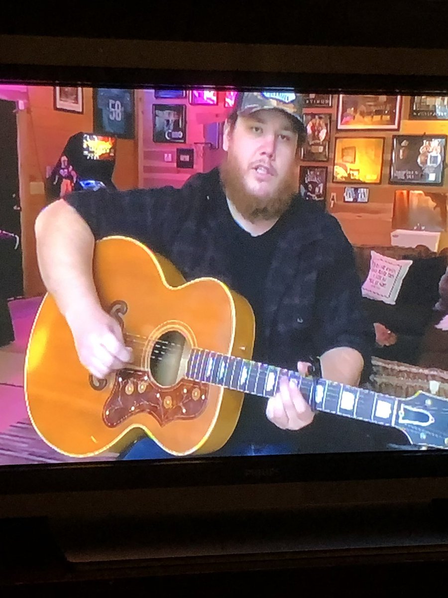 Whit_Georgia's tweet photo. Love when this guy is on my tv!! @lukecombs #beautifulcrazy ❤️❤️ https://t.co/wStDY3KwL2