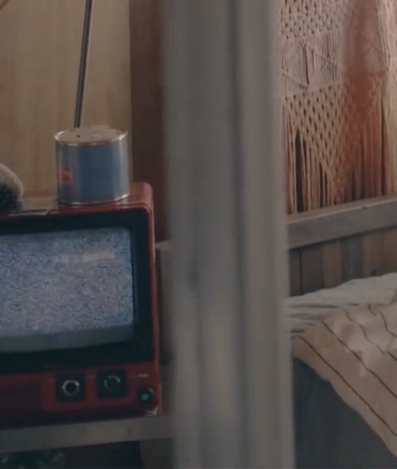 yeojin turns on a vintage tv like in love cherry motion and reveal teaser