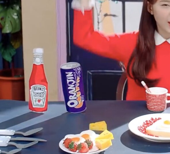 yeojin even has her own fruit like the yyxy members: an orange.