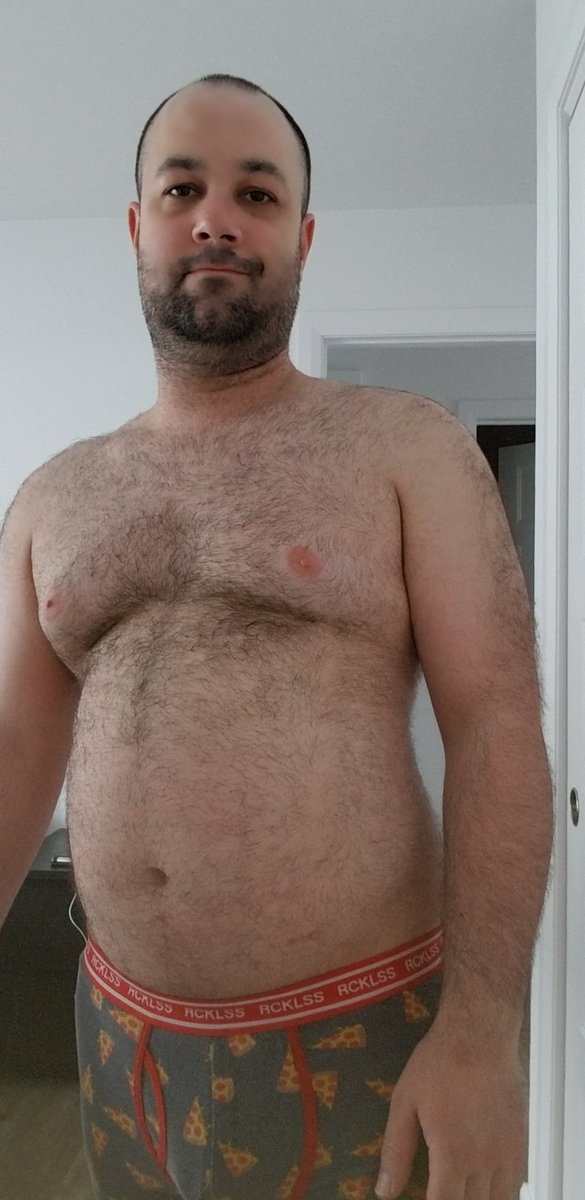 JaybearLov's tweet photo. #pizza #boxer #beardedman #beardedbear #beardedcub #bear #bearcub #hairybear #ourspoilu #ours #ourson #bearman #poilu #hairy #bearsoftwitter #me #justme #positif #positive #bodypositive #francais #fr #qc #quebecois #canada #manonly #masc #2020 https://t.co/h5OiqXZNJR