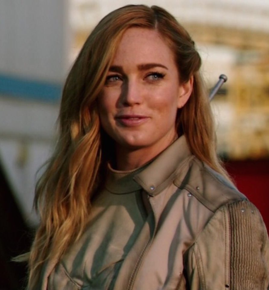 hope mikaelson as sara lance / the white canary