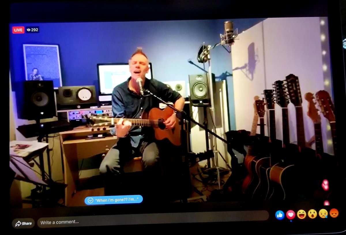 In spite of social distancing of atleast 5002 kms, <a href="/martyn_joseph/">Martyn Joseph</a> still gave me the chills during his  online performance today.
#letyourselftrust #philochs #cavabienaller