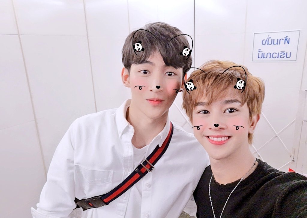 ohmthitiwat's tweet photo. First day ห้ามนั่งแต่เรายืนก็ได้ครับ #AnniversaryOhmFluke https://t.co/iiPmOZx37R