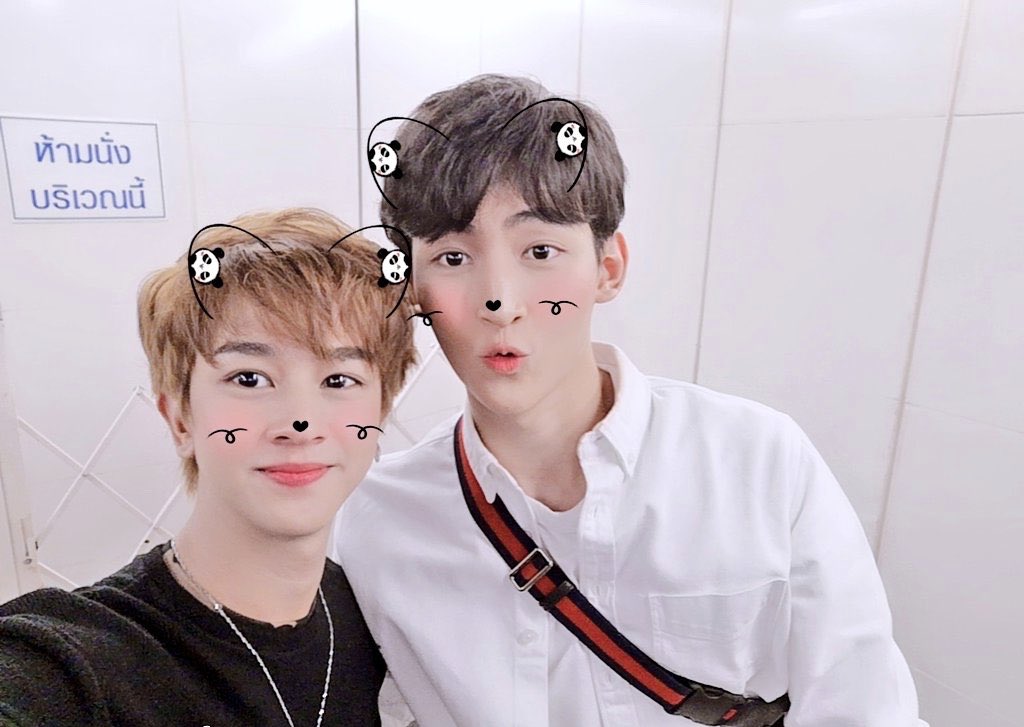 ohmthitiwat's tweet photo. First day ห้ามนั่งแต่เรายืนก็ได้ครับ #AnniversaryOhmFluke https://t.co/iiPmOZx37R