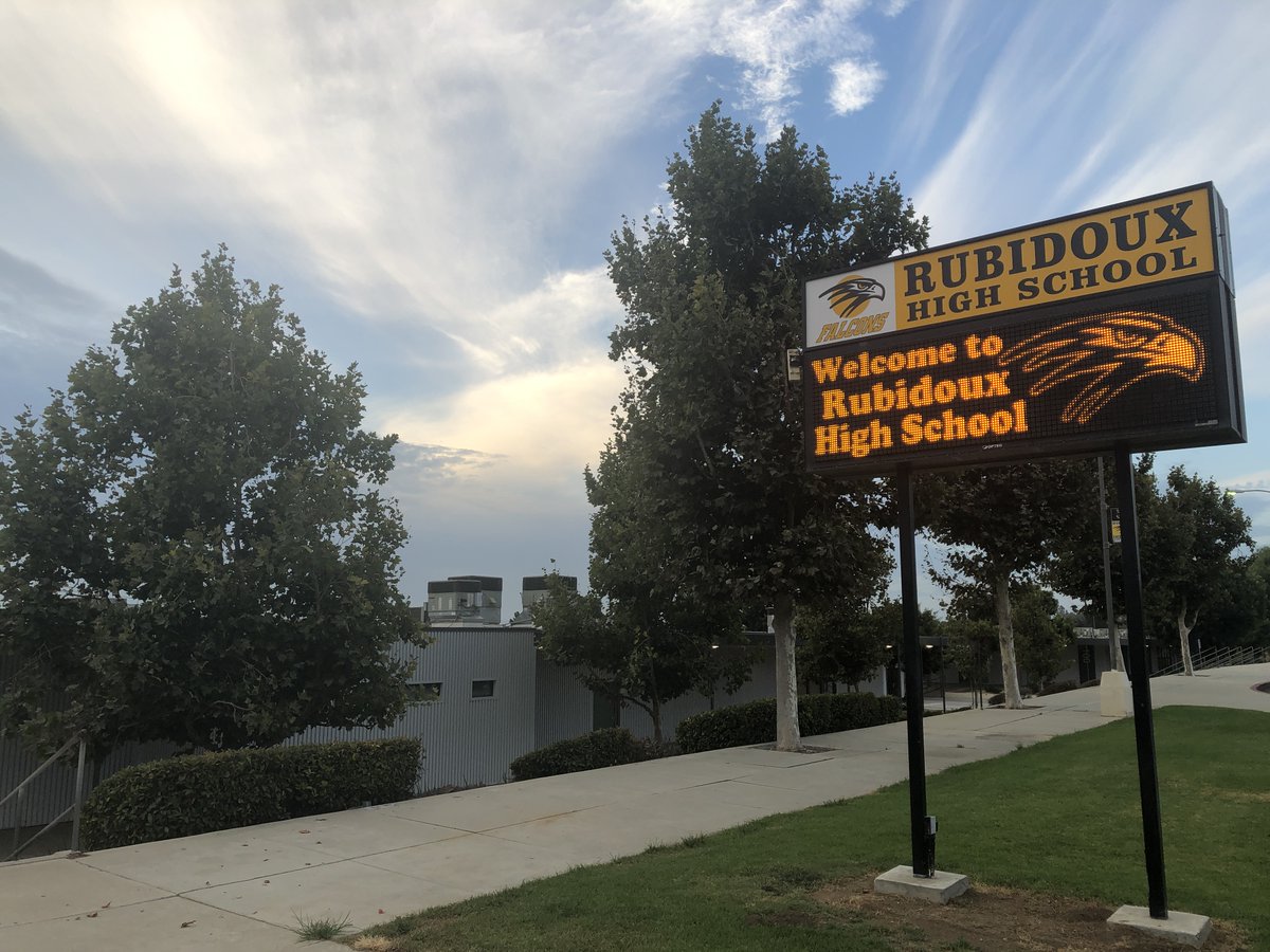 JurupaUSD's tweet photo. Congratulations Mrs. Bailey of Rubidoux HS for being named JUSD's High School Teacher of the Year. Click on link to watch video: #jusdshares
https://t.co/Uw548ftQsk https://t.co/gzASMn6eMW
