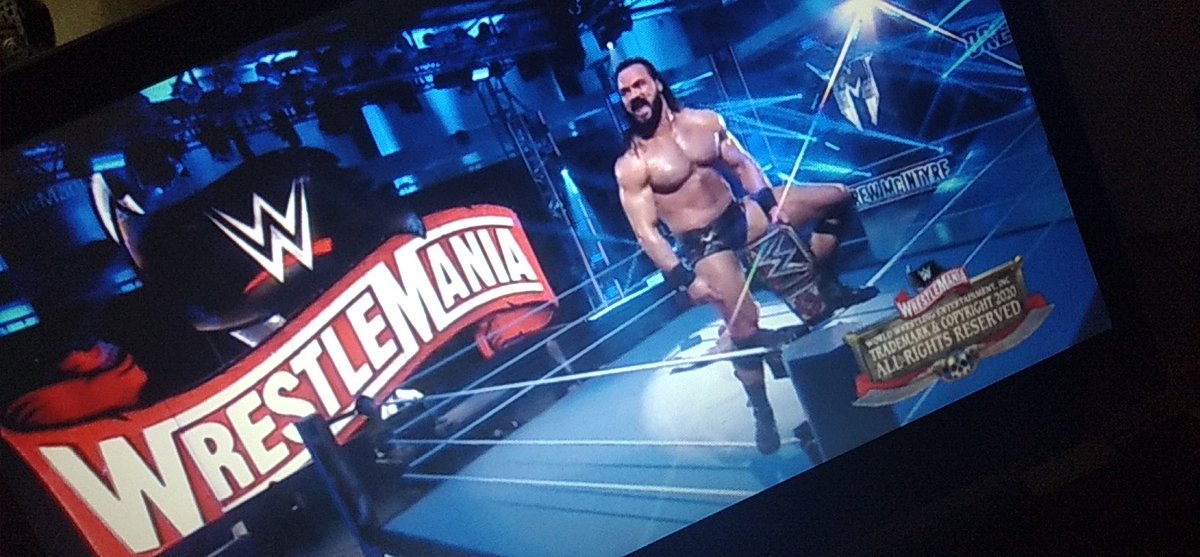 lvasocc24's tweet photo. #WrestleMania lo logrooooooo!!!!!! Me hubiera encantado escuchar a la afición delirar por la victoria de Drew, pero...HABEMUS NEW CHAMPION https://t.co/j1YVIQotAU