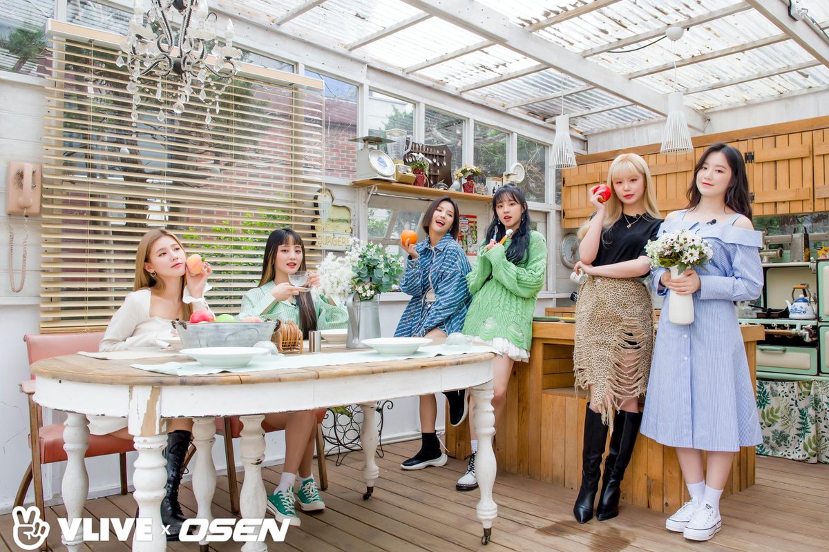 LovingMiyeon's tweet photo. #GIDLE  #OHMYGOD #OHMYGODoutNOW #OMGitsGIDLE #GIDLE_OMG #여왕에서_신이되어_돌아온_아이들 #오마이갓_여자아이들_컴백축하해 https://t.co/K0BuKHE7xY