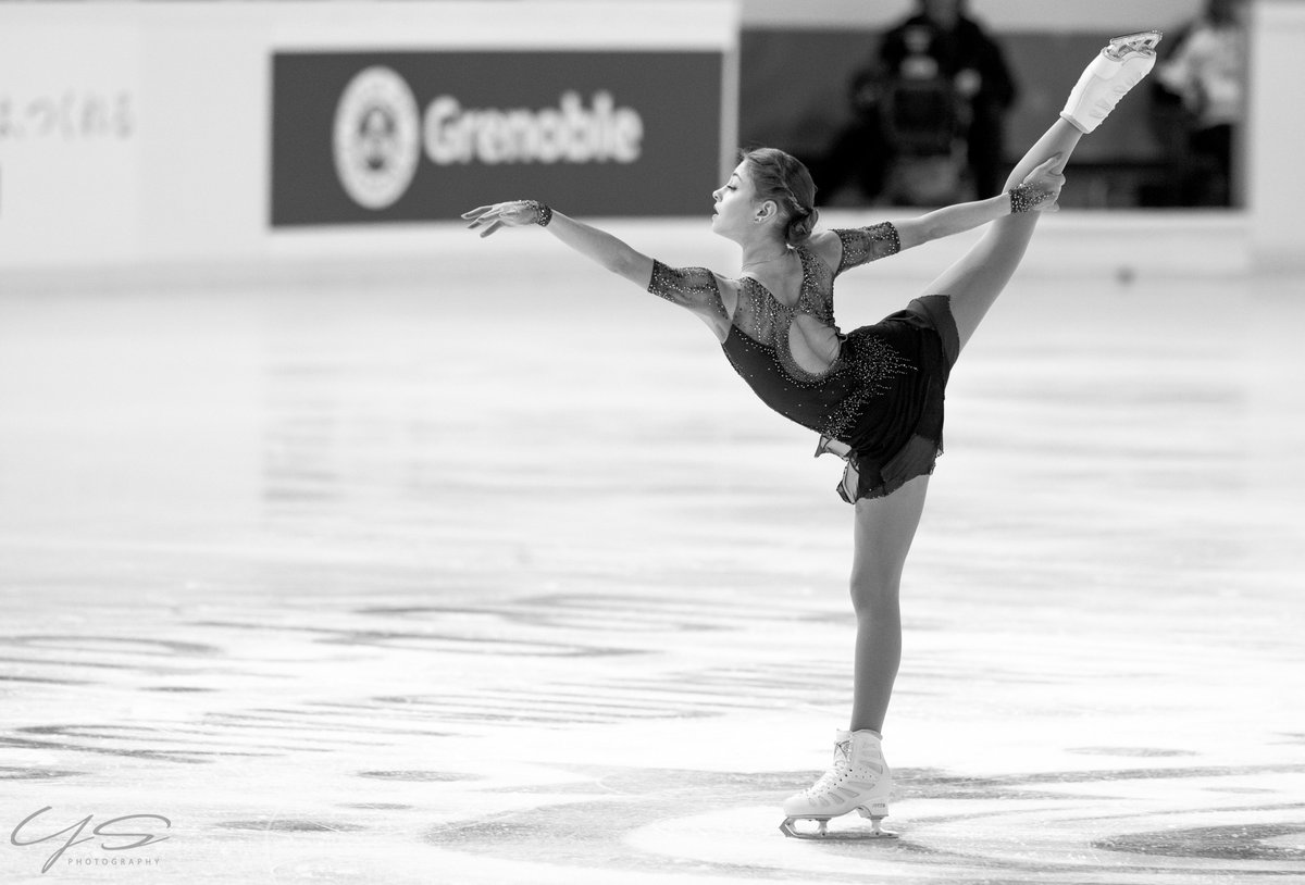 yawning_shoma's tweet photo. every day I thank the skating gods for letting me watch Alyona skate live each season....I love her skating and this Twilight program so much lmao I hope she gets to skate fun programs like this again 😭 see you again next season

#AlionaKostornaia #АлёнаКосторная
#IPF2019 https://t.co/FoDEad5gc1