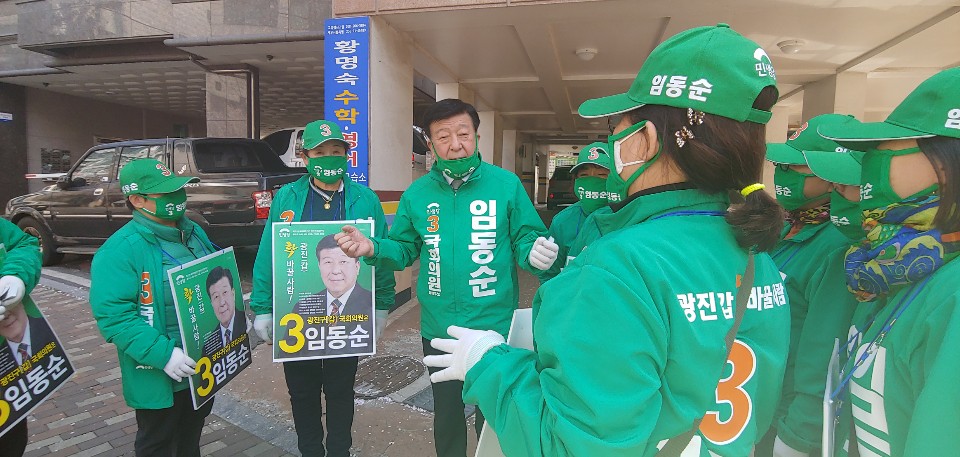 [4월 6일]
오늘 오후 유세에 나섰습니다. 항상 여러분과 함께 걷는 임동순이 되겠습니다. 언제나 많은 성원 감사드리고 함께 코로나19 극복합시다
