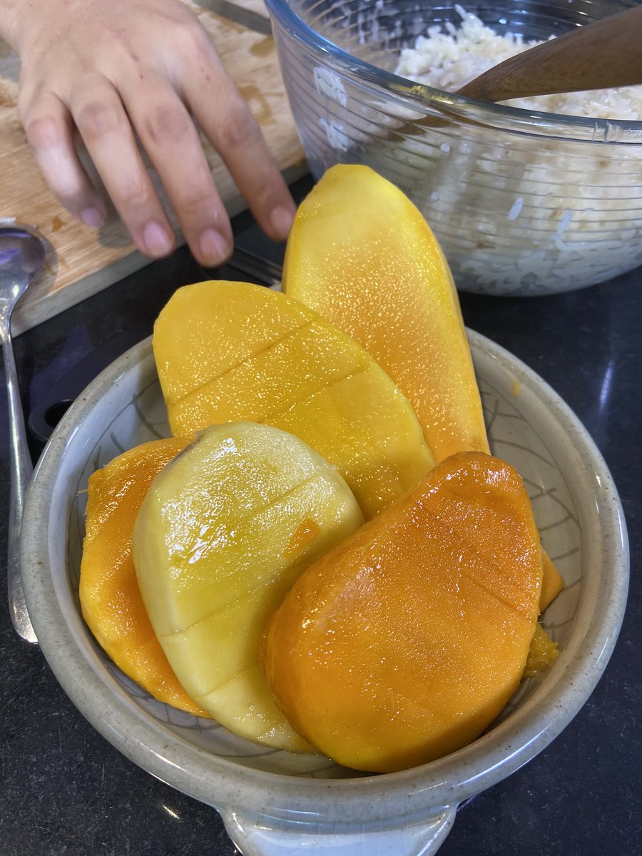 “With so many varieties of mango, to use only one type for mango and sticky rice isn’t only boring, but lazy too.”   #bkkfatty
