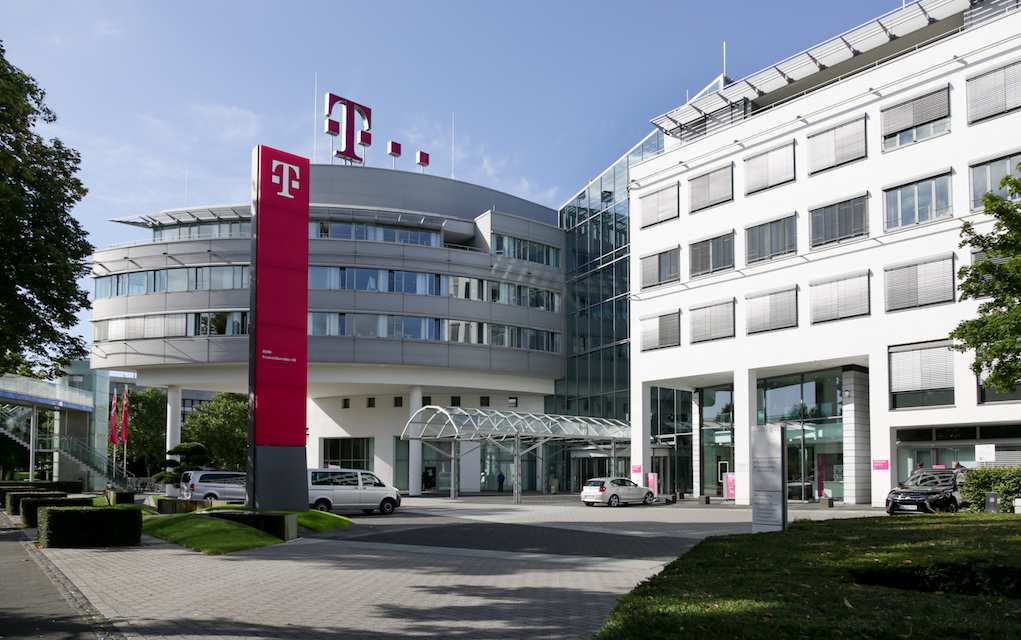 markteinblicke's tweet photo. Die #DeutscheTelekom hat endlich die #Megafusion seiner US-Tochtergesellschaft #T-MobileUS mit dem US-Konkurrenten #Sprint abgeschlossen. Steht die Telekom- #Aktie damit jetzt vor dem Comeback? #Börse #Coronavirus #Crash https://t.co/T2OuqZ12L1 https://t.co/6KtcWnVmac