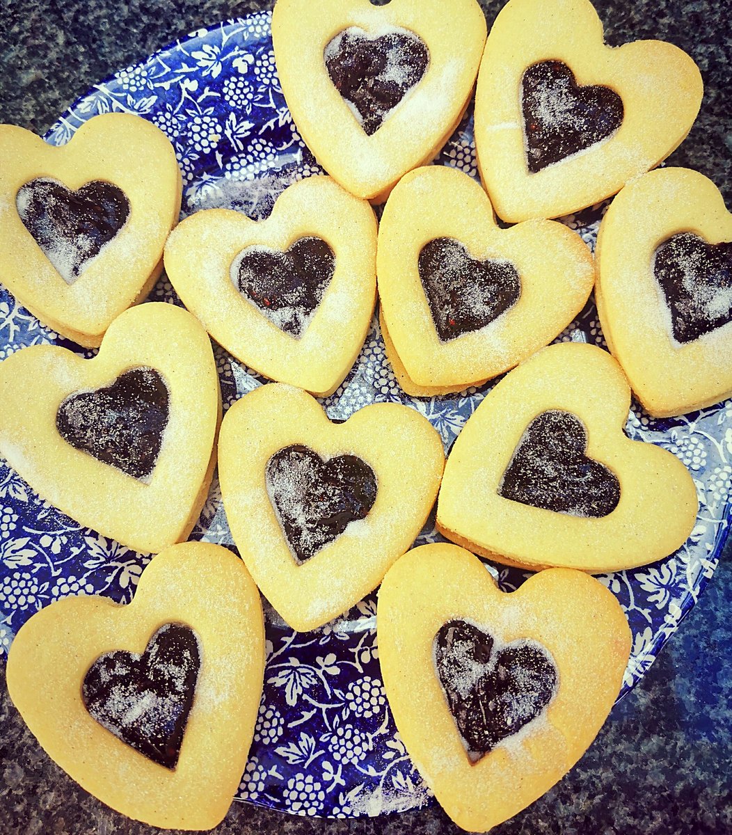 HOMEMADE JAMMIE BICCIESAs promised, here is  @autumnrosewell's recipe for Jammie Dodgers! Her handwritten recipe is covered in tea and smudges of jam, so we've written it out into the thread below   #BakingBookshops (Yes, that is an Armadillo, and it is extremely important!)