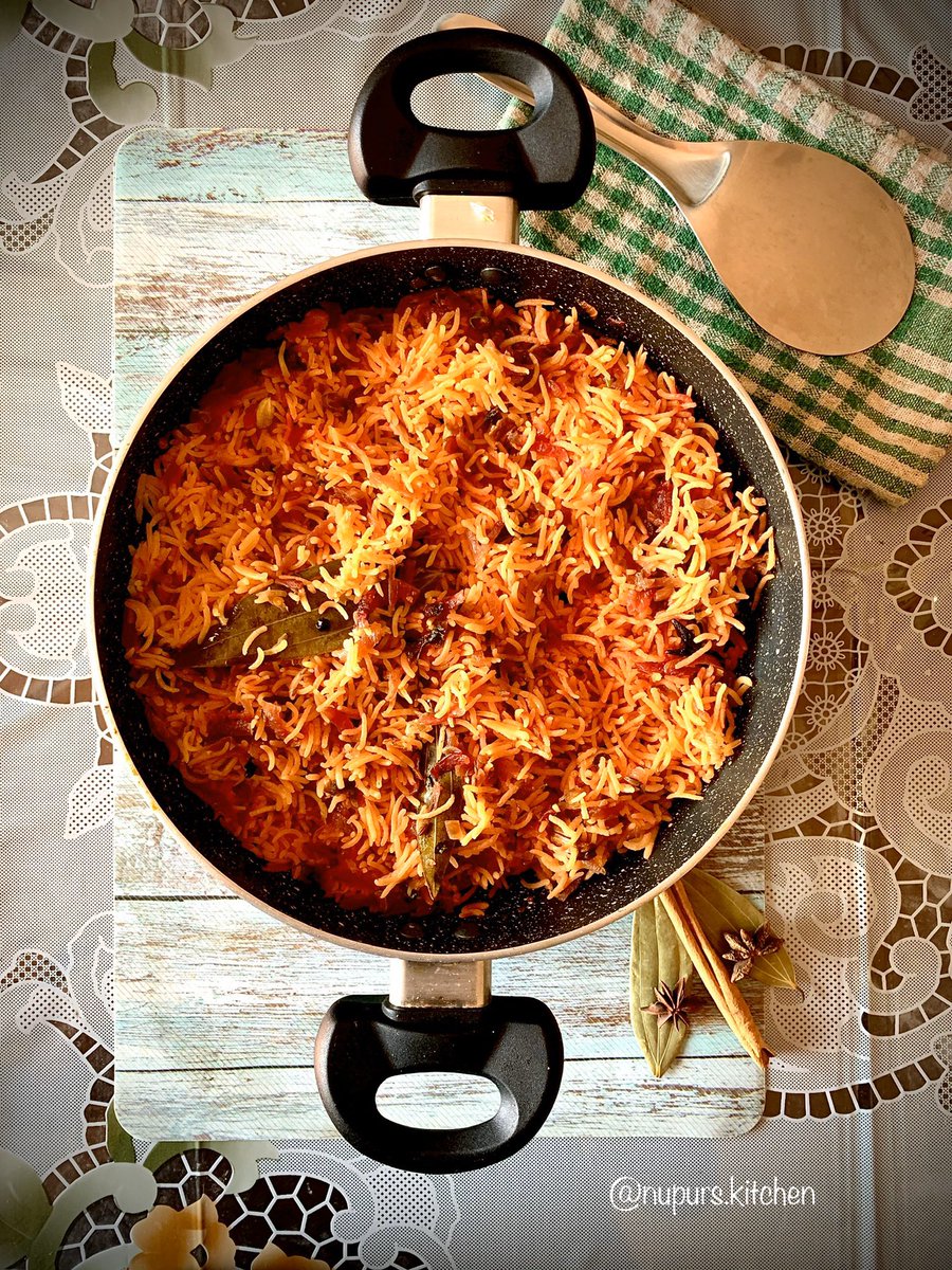 Nupurkitchen's tweet photo. Lunch time scenes : Inframe Beetroot pulao served with Dal, Boondi raita, salad and green chutney 😋
#whatsforlunch #foodie #food #foodphotography #beetrootpulao #MondayMotivation #21daysLockdown #mondaythoughts #mahavirjayanti #QuarantineCooking #BjpFoundationDay #foodblogger https://t.co/JyB7O6AqTU
