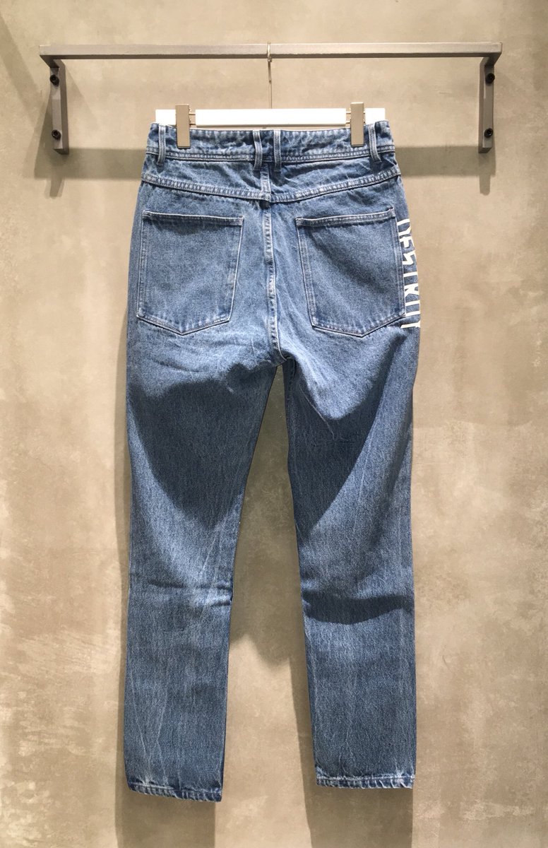 MT_OSAKA_'s tweet image. 〈PLEASURES〉
" RELIEF DNM PT "
細身のシルエットに膝下のグラフィックが特徴の一本です。

16,000円(+tax)
#pleasures 
#monkeytimejp