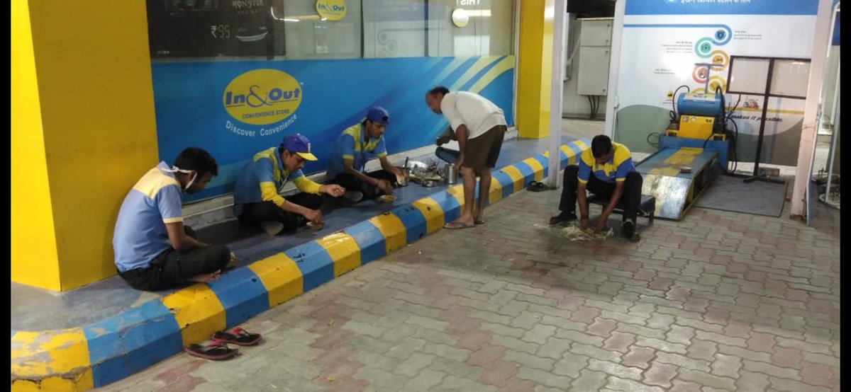 BPCLRetailMtr's tweet photo. #BPCL #COCO #Bp35 Noida U.P. is providing food to drivers /needy people & dsms in night.
#IndiaFightsCoronavirus
@BPCLimited
@BPCLRetail
@rajeevj231274
@SupratimB1 https://t.co/Fdz8MkOJDg