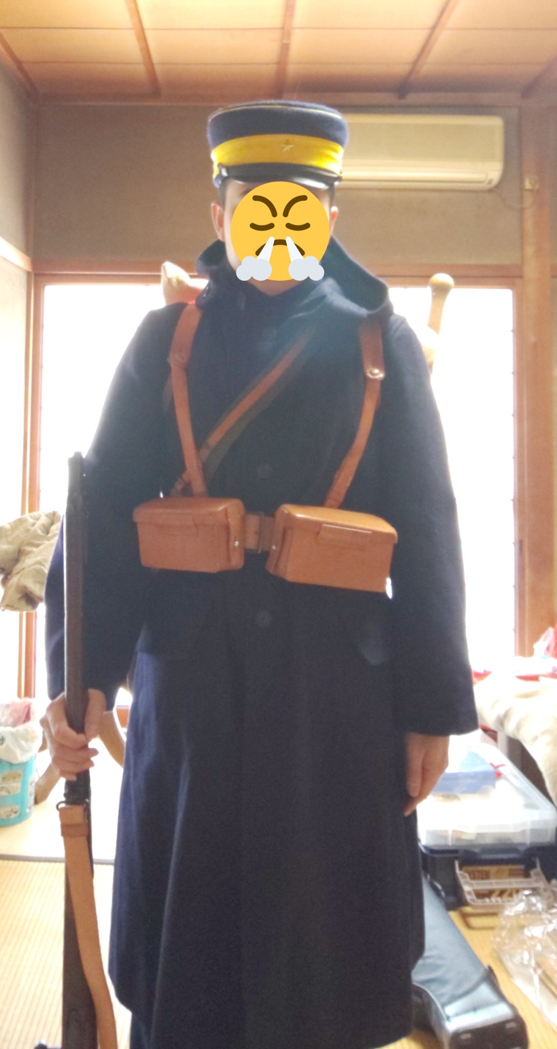 サムハラ 今回購入した明治陸軍外套は19年服制の袖章無し兵卒外套です 日露戦争時には下士官は5分 兵卒は2分の袖章が付きますが 古い在庫品を支給されたという設定で旧仕様の外套を購入しました