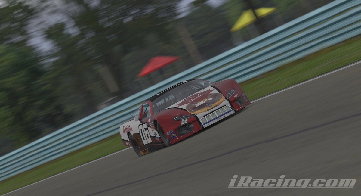 JamesMRacing's tweet photo. Feels good to come back from missing a couple races to be able to win in the @YNZRGraphics @3WideRCN SLM series on @sym_tv Team paint are looking Fresh 👌
#TwitterLessJefferyFischer
#MattGruenbergCanNotBeTagged https://t.co/3rDdOPOIdD